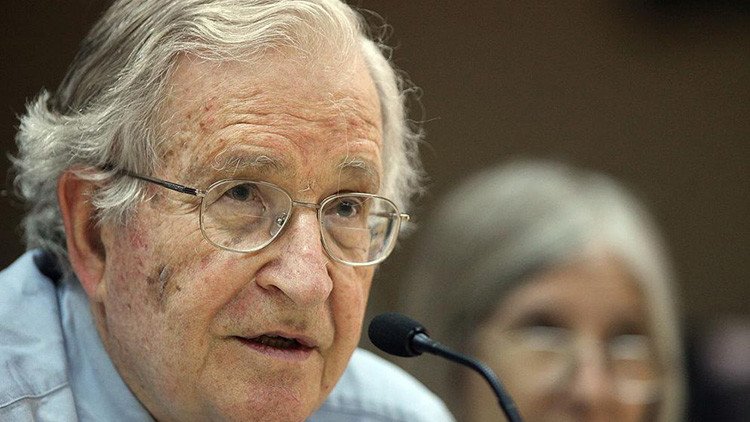 Chomsky: "La declaración de Trump sobre el aumento nuclear es una de las más aterradoras"