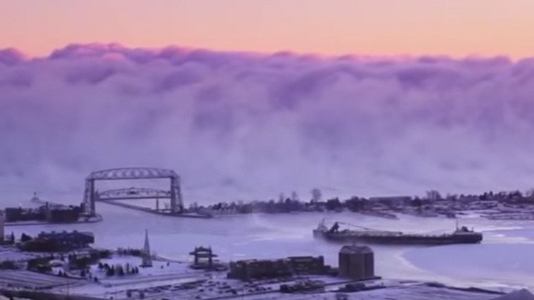 VIDEO: Banco de niebla de aspecto apocalíptico aparece sobre un lago en Minnesota