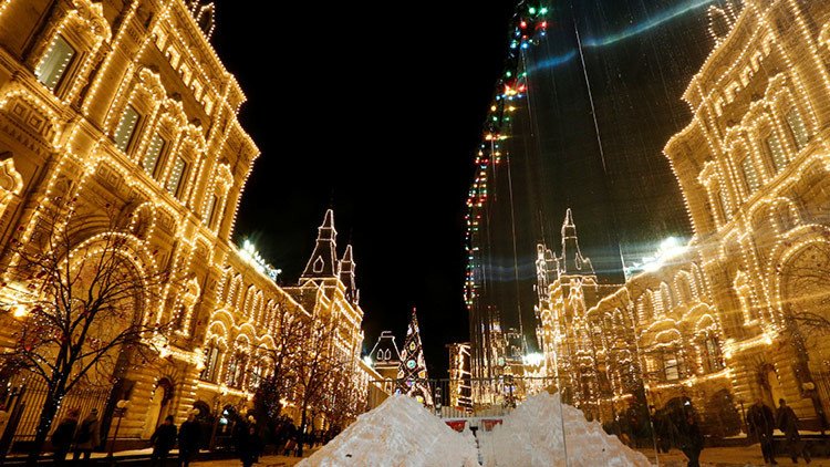 'Viaje a la Navidad': Moscú enciende las luces para las fiestas