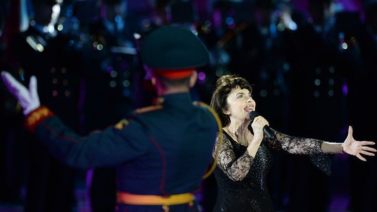 Mireille Mathieu: "Voces de oro del coro A.V. Alexándrov ascendieron al cielo musical"
