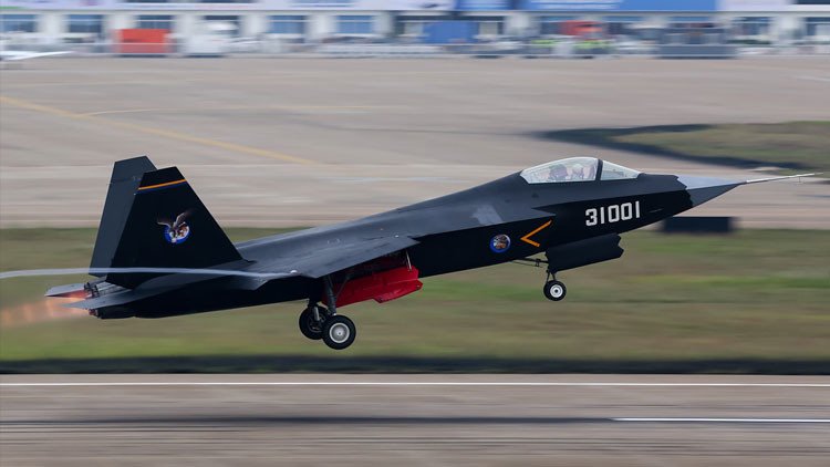 El 'halcón gerifalte': China prueba un caza de quinta generación, competidor de bajo costo del F-35