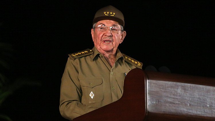 Raúl Castro pide superar "la mentalidad obsoleta y llena de prejuicios contra el capital foráneo"