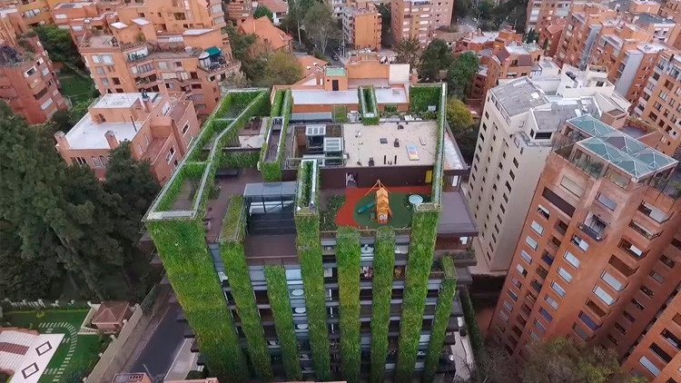 Video: La casa-jardín de Bogotá, uno de los jardines verticales más grandes y bellos del mundo
