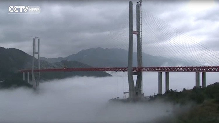 Video: China construye el puente más alto del mundo