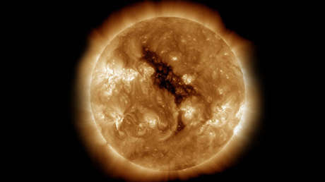 FOTO: La NASA capta al Sol 'sonriendo'