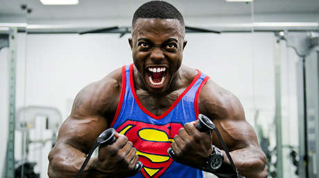 Una inyección letal: el aceite de coco casi mata a un fisicoculturista