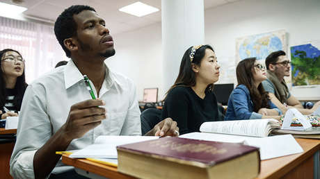 Putin encarga elaborar una ley para integrar a los extranjeros