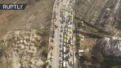 VIDEO: Un dron capta el regreso de miles de ciudadanos a barrios liberados en Alepo