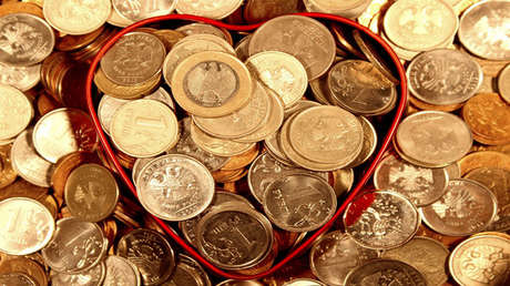 ¿El dinero o el amor? Un estudio mundial descubre la fuente de la felicidad