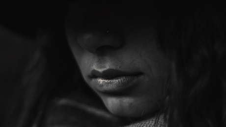 El país donde se celebra la tristeza y nadie da los buenos días