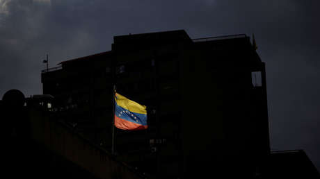 Cirujanos de cédula y tarjeteros: Los oficios más curiosos de Caracas