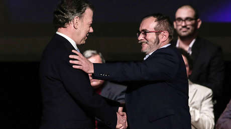 Guerrilleros de las FARC cuentan qué le regalarían a Santos y Uribe para Navidad