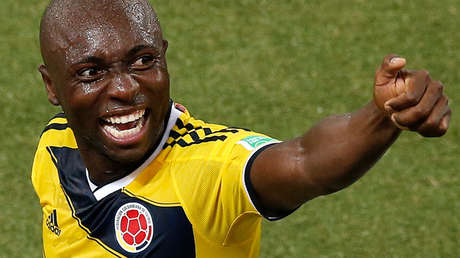 El futbolista colombiano Pablo Armero protagoniza un escándalo en un avión (Video)