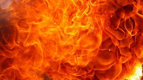 Fotos impactantes: manifestante indio casi se quema vivo durante una protesta