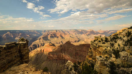 Una mujer camina 40 kilómetros cerca del Gran Cañón  para rescatar a su familia varada en un coche
