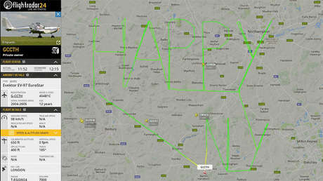 Un piloto desea un feliz Año Nuevo de una manera ingeniosa