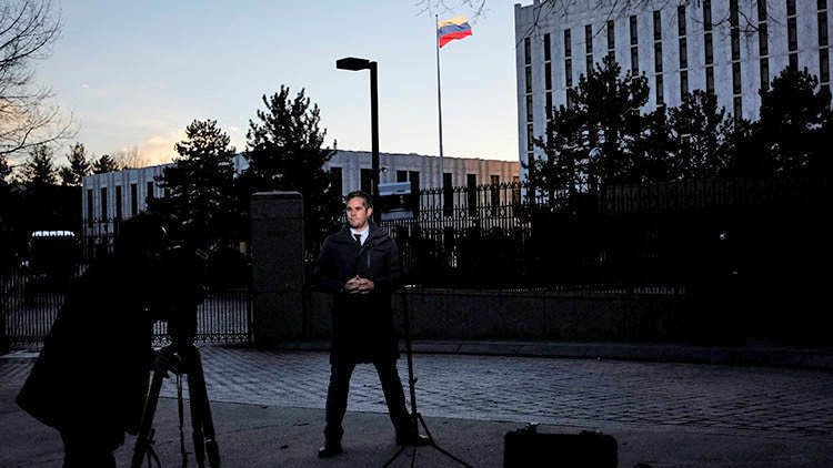 Obama aprovecha su último 'adiós' para expulsar a 35 diplomáticos rusos