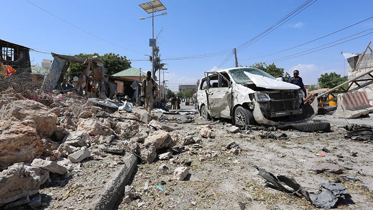 Cuatro muertos en dos fuertes explosiones cerca de un aeropuerto en Somalia (fotos, video)