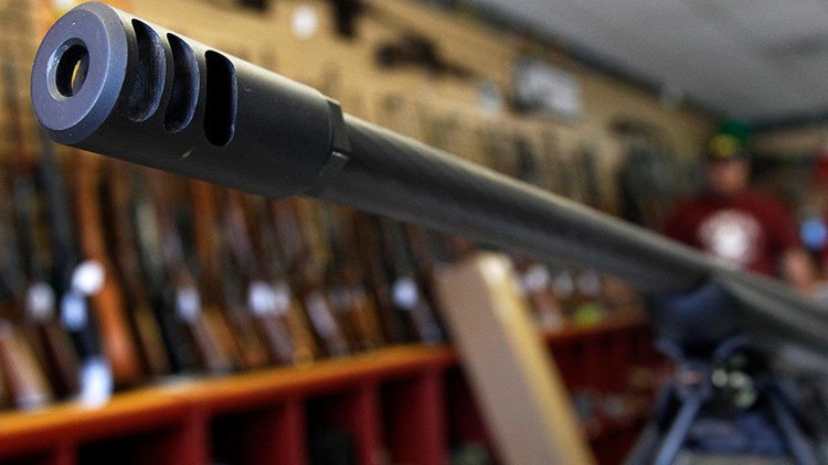El Ministerio del Interior checo considera permitir a ciudadanos usar armas contra los terroristas