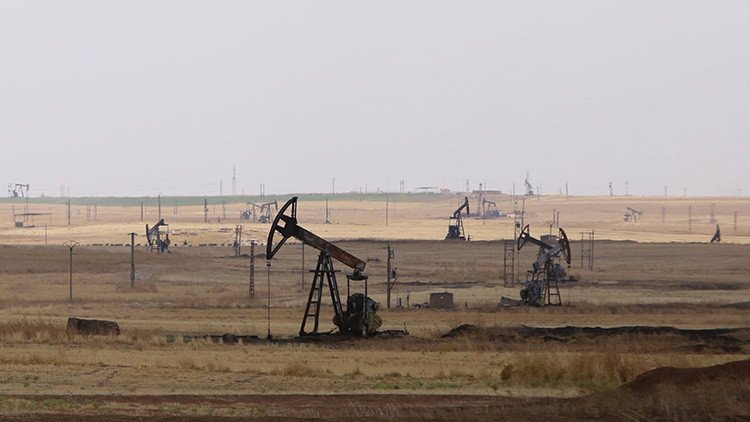 Moscú: EE.UU. no atacó las instalaciones petroleras en poder del Estado Islámico en Siria