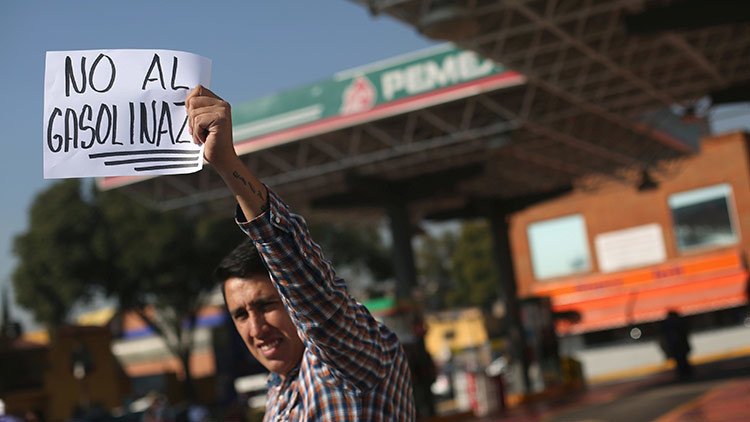 Protestas, bloqueos, saqueo y rumores: se desborda la inconformidad en México por el 'gasolinazo'