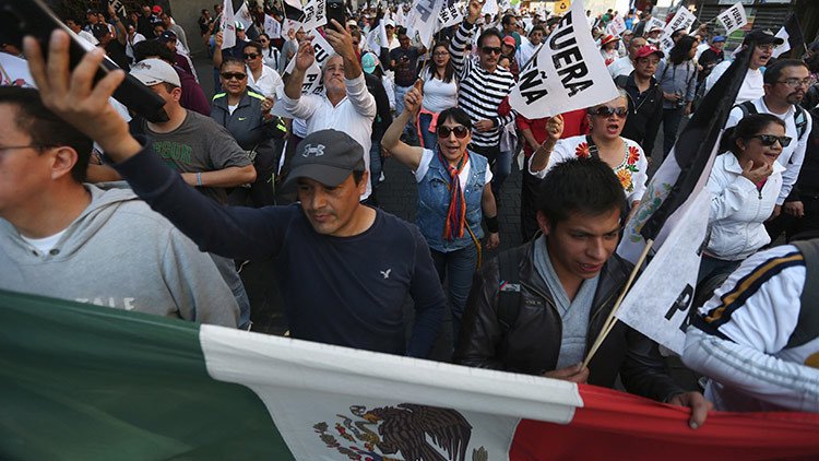 Cientos de manifestantes marchan en Ciudad de México contra Peña Nieto (video)