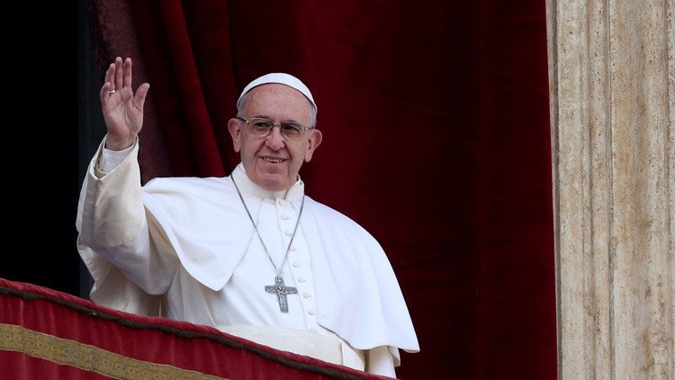 El papa Francisco invita a madres a dar el pecho a sus bebés durante una ceremonia en el Vaticano