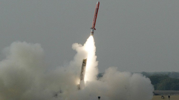 Pakistán lanza su primer misil de crucero con capacidad nuclear en una prueba submarina