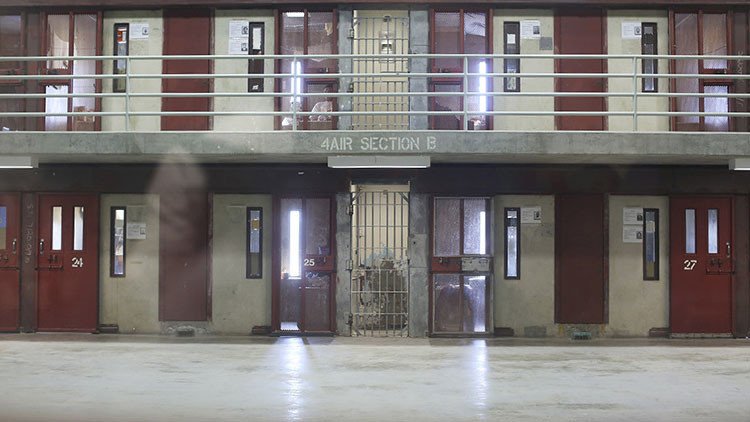 EE.UU.: Decenas de reclusos rehúsan regresar a las celdas de una cárcel de Massachusetts
