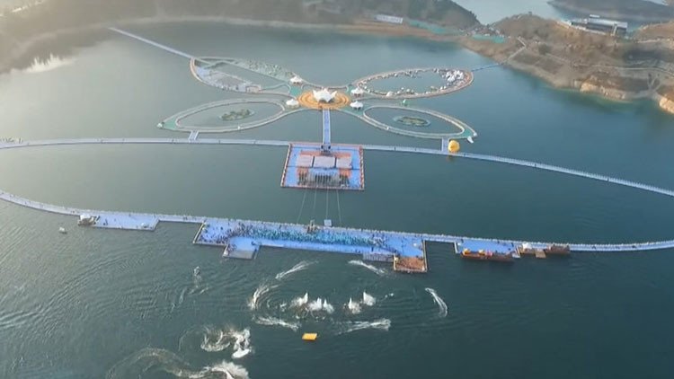 Caminar sobre el agua: Esta es la pasarela flotante más larga del mundo (Video)