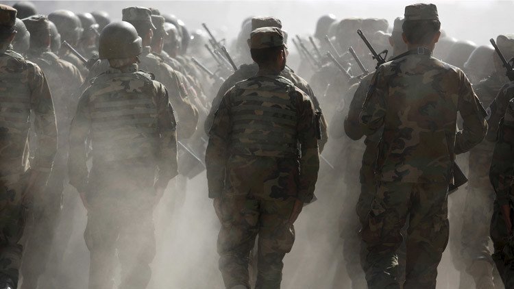 EE.UU. paga salarios a decenas de miles de 'soldados fantasma' en Afganistán 