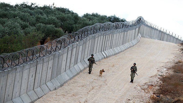 Turquía finaliza la construcción de un muro en la frontera con Siria e Irak