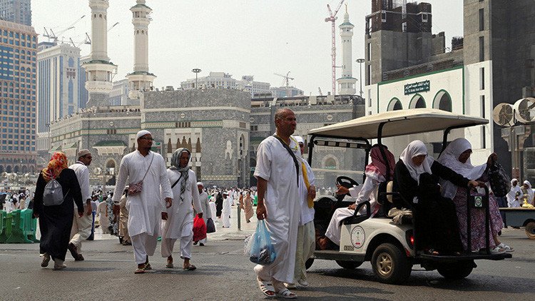 "No abran las puertas al mal": El gran muftí de Arabia Saudita arremete contra conciertos y cines