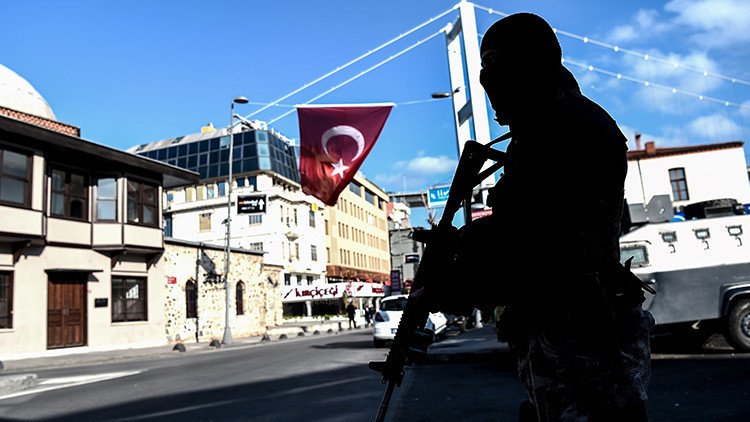 Un hombre toma rehenes en un restaurante de Turquía