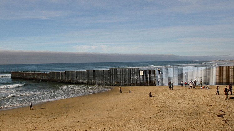 Trump: "El muro con México tendrá una tremenda, hermosa y gran puerta"