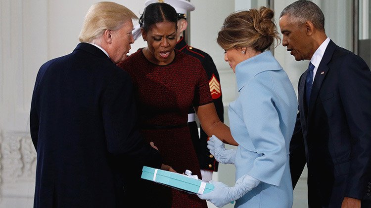 El inesperado y misterioso regalo de Melania Trump a Michelle Obama (VIDEO)
