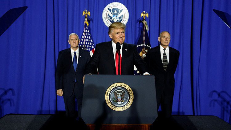 La primera semana de Trump: Malas noticias para los mexicanos, el TPP y los inmigrantes musulmanes