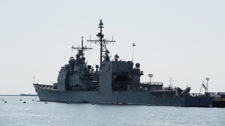 Un buque de la Marina de EE.UU. encalla y derrama aceite en la bahía de Tokio