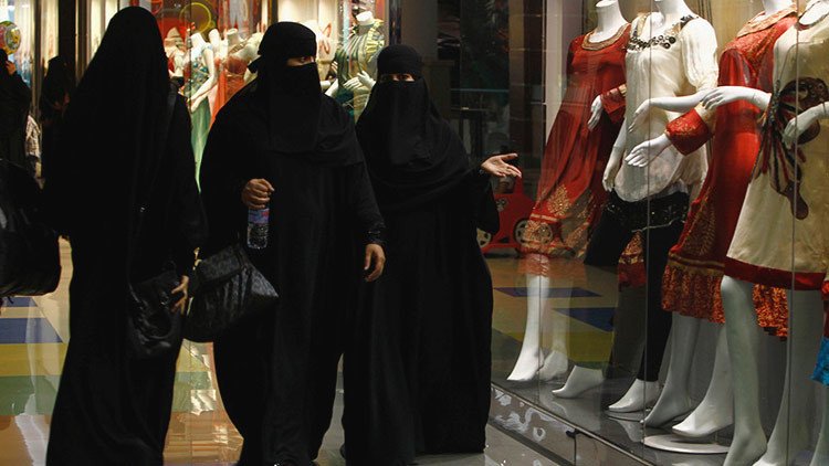 Arabia Saudita celebra el primer Día de la Mujer sin plantearse abolir la tutela masculina