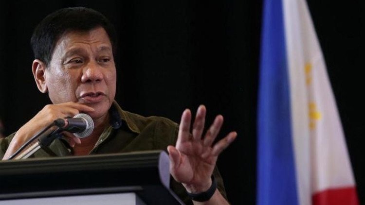 Duterte tacha de "idiota" a un expresidente de Colombia y defiende su lucha contra las drogas