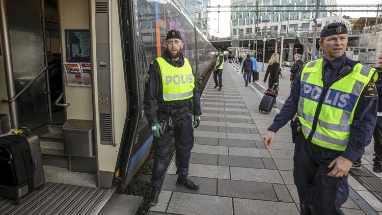 Evacuan los pasajeros de dos trenes por amenazas de explosión en Suecia