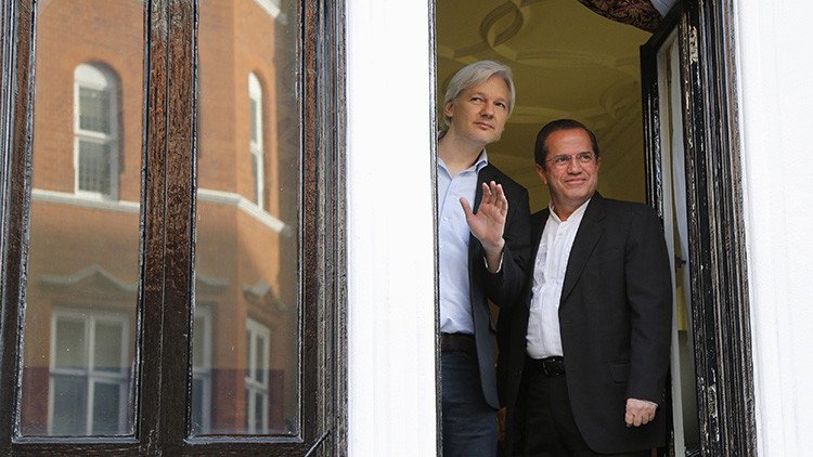 Un candidato presidencial en Ecuador promete retirar el asilo a Assange