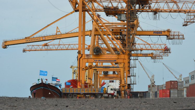 La coalición liderada por Arabia Saudita redobla los ataques a un puerto yemení