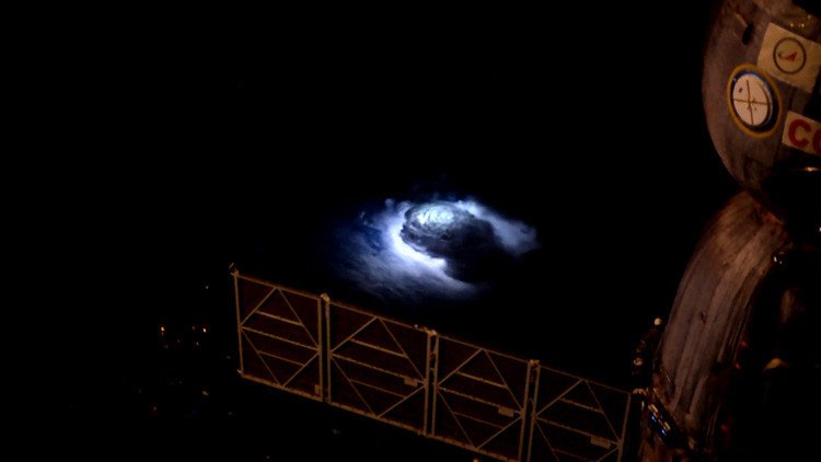 VIDEO: El proyecto espacial 'THOR' capta relámpagos azules inexplicables en la atmósfera