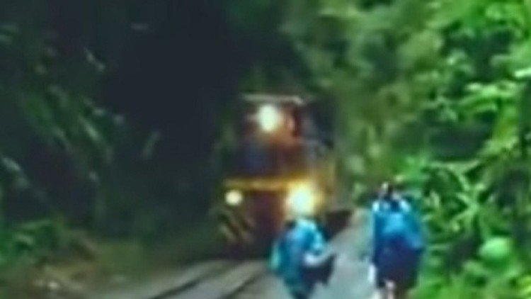 Una joven chilena casi muere arrollada por un tren camino a Machu Picchu 
