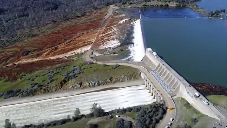 IMPRESIONANTE VIDEO: La presa de Oroville un día antes de que se ordenara la evacuación