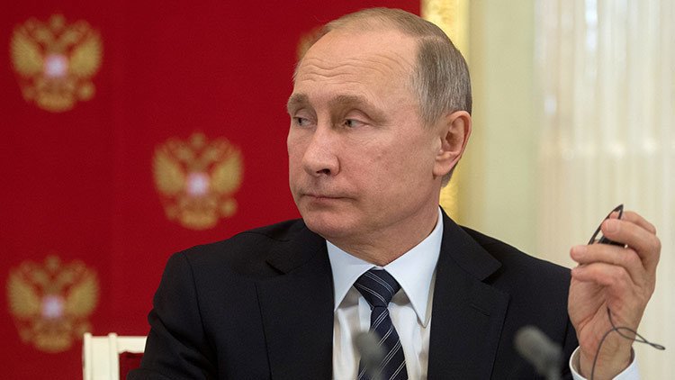 Portavoz de Putin: El presidente ruso acepta las críticas, pero no los insultos