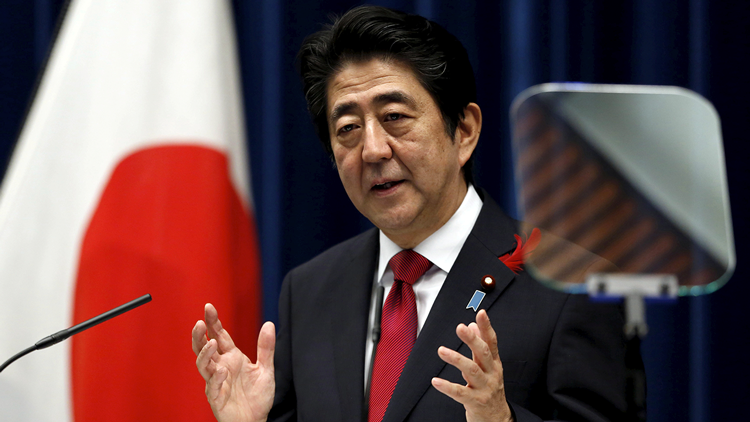 El primer ministro japonés revela que Trump le animó a estrechar lazos con Rusia