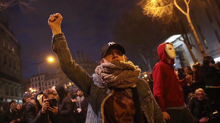 Enfrentamientos en París en medio de protestas contra la brutalidad policial (VIDEO)