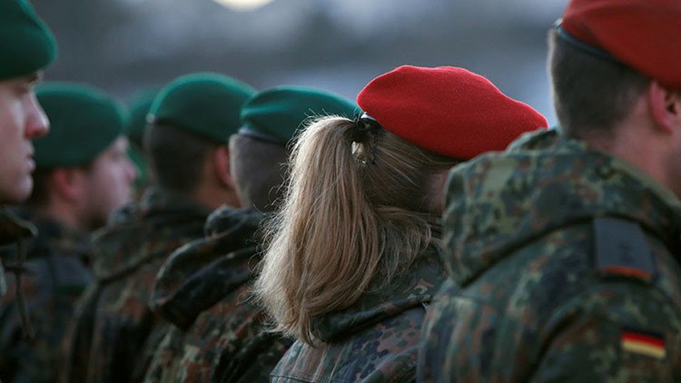 "Las forzaban a desnudarse y bailar": Revelan nuevos detalles de abusos a mujeres militares alemanas